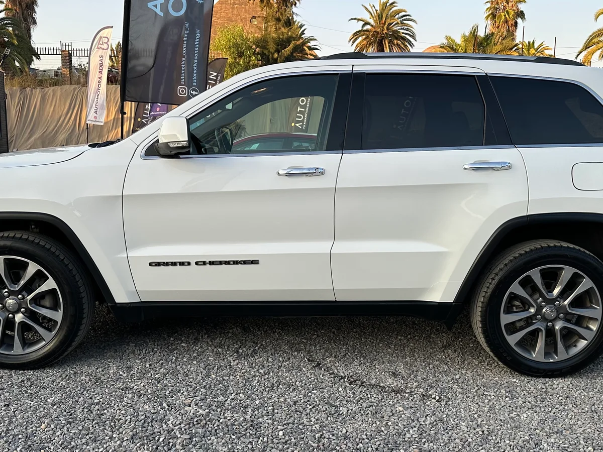 JEEP GRAND CHEROKEE 3.6 LIMITED 4WD UNICO DUEÑO - Miniatura 8