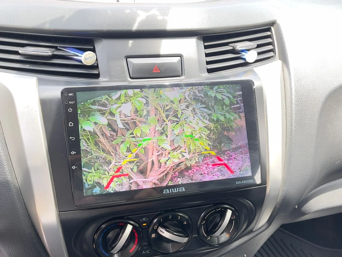 Nissan NP300 4×2 (doble cabina / motor 2.3 diesel) - Miniatura 5