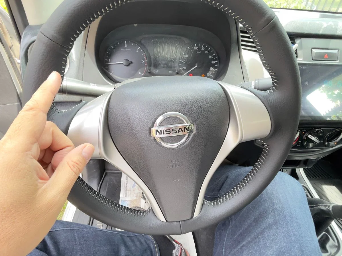 Nissan NP300 4×2 (doble cabina / motor 2.3 diesel) - Miniatura 6