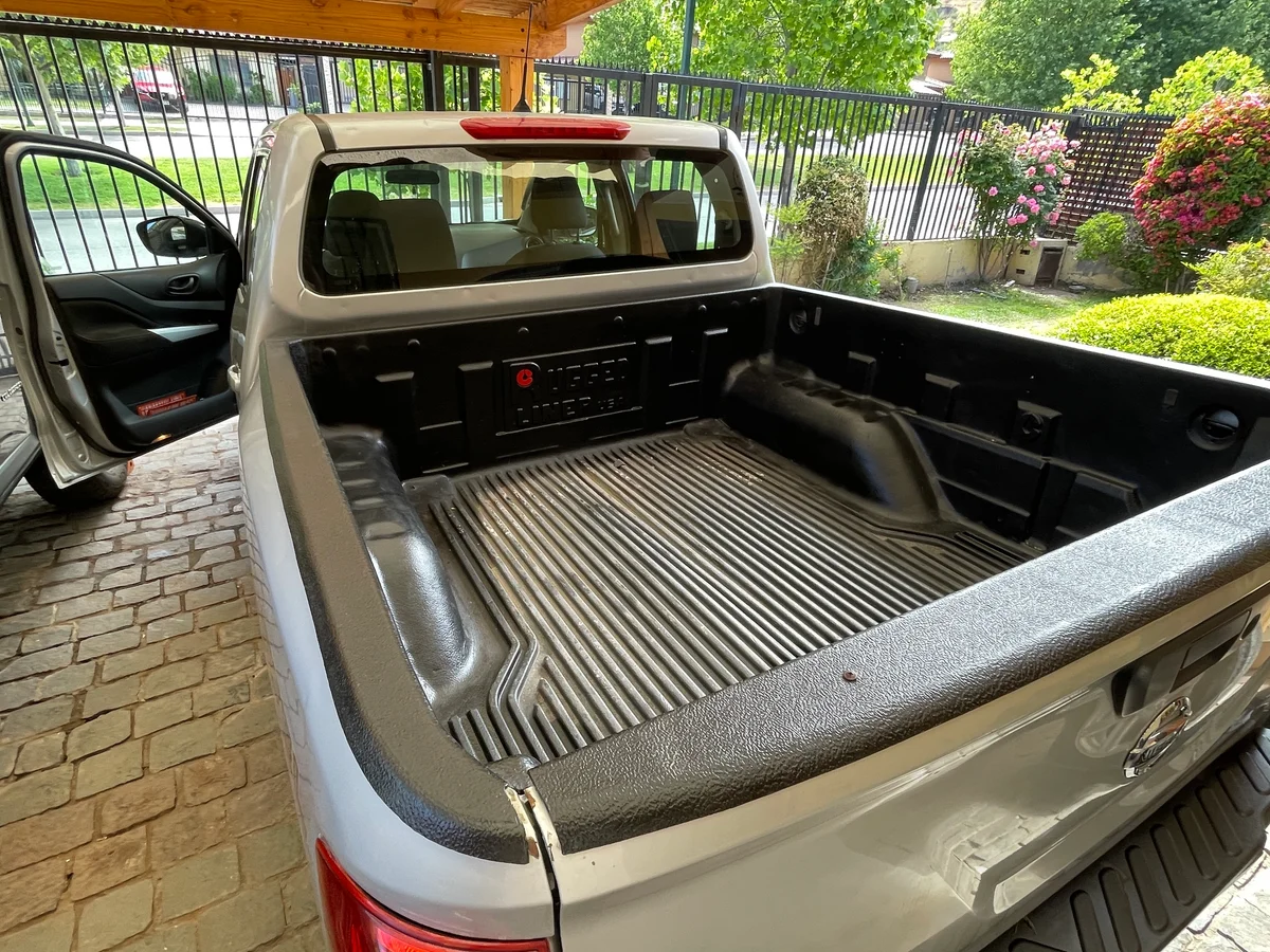 Nissan NP300 4×2 (doble cabina / motor 2.3 diesel) - Miniatura 8