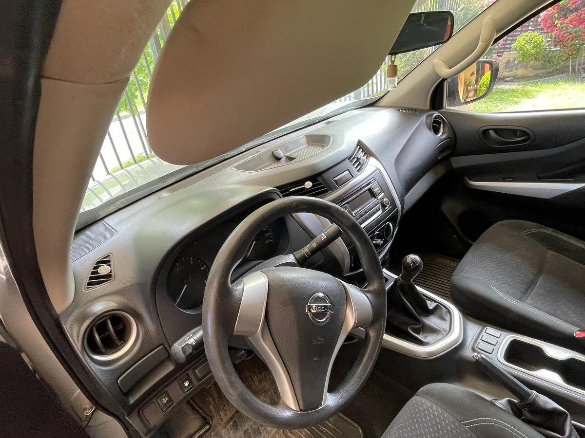 Nissan NP300 4×2 (doble cabina / motor 2.3 diesel) - Miniatura 9