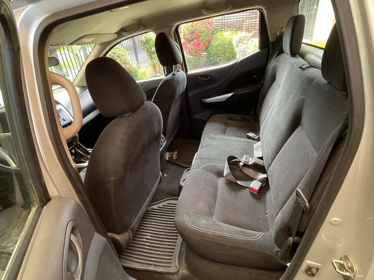 Nissan NP300 4×2 (doble cabina / motor 2.3 diesel) - Miniatura 10