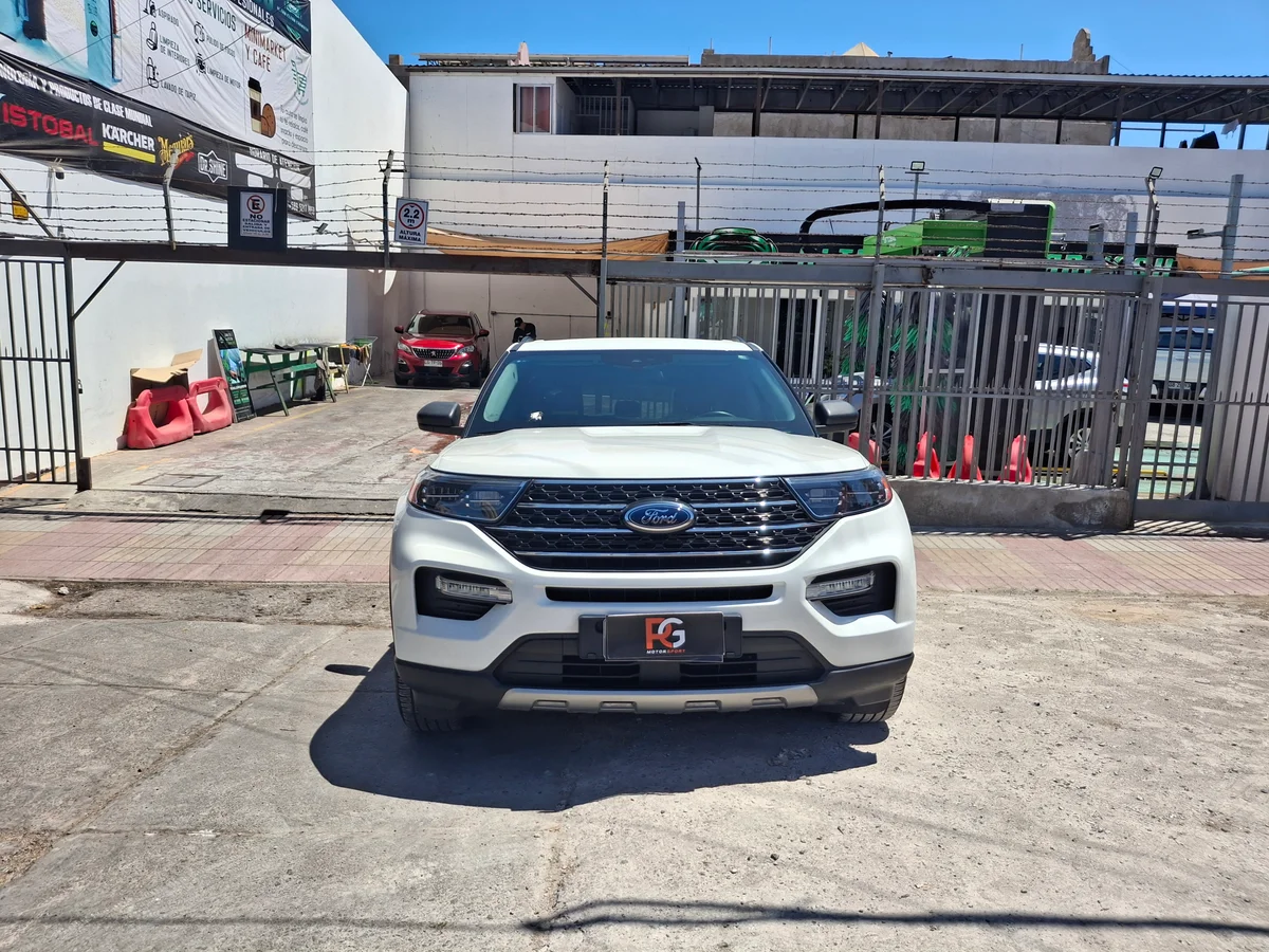 2023 Ford Explorer XLT 4x2 2.3 ecoboost - Miniatura 2