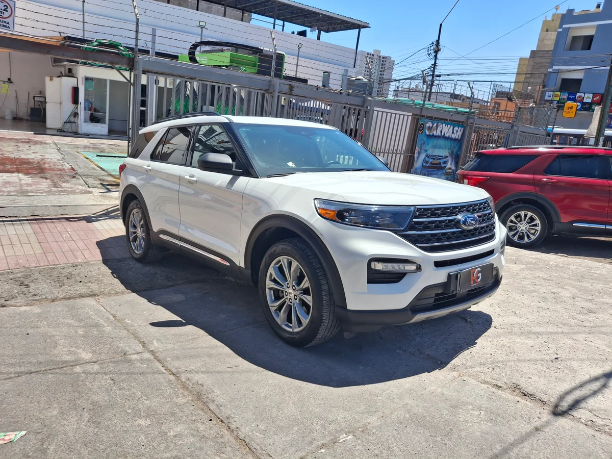 2023 Ford Explorer XLT 4x2 2.3 ecoboost - Miniatura 3