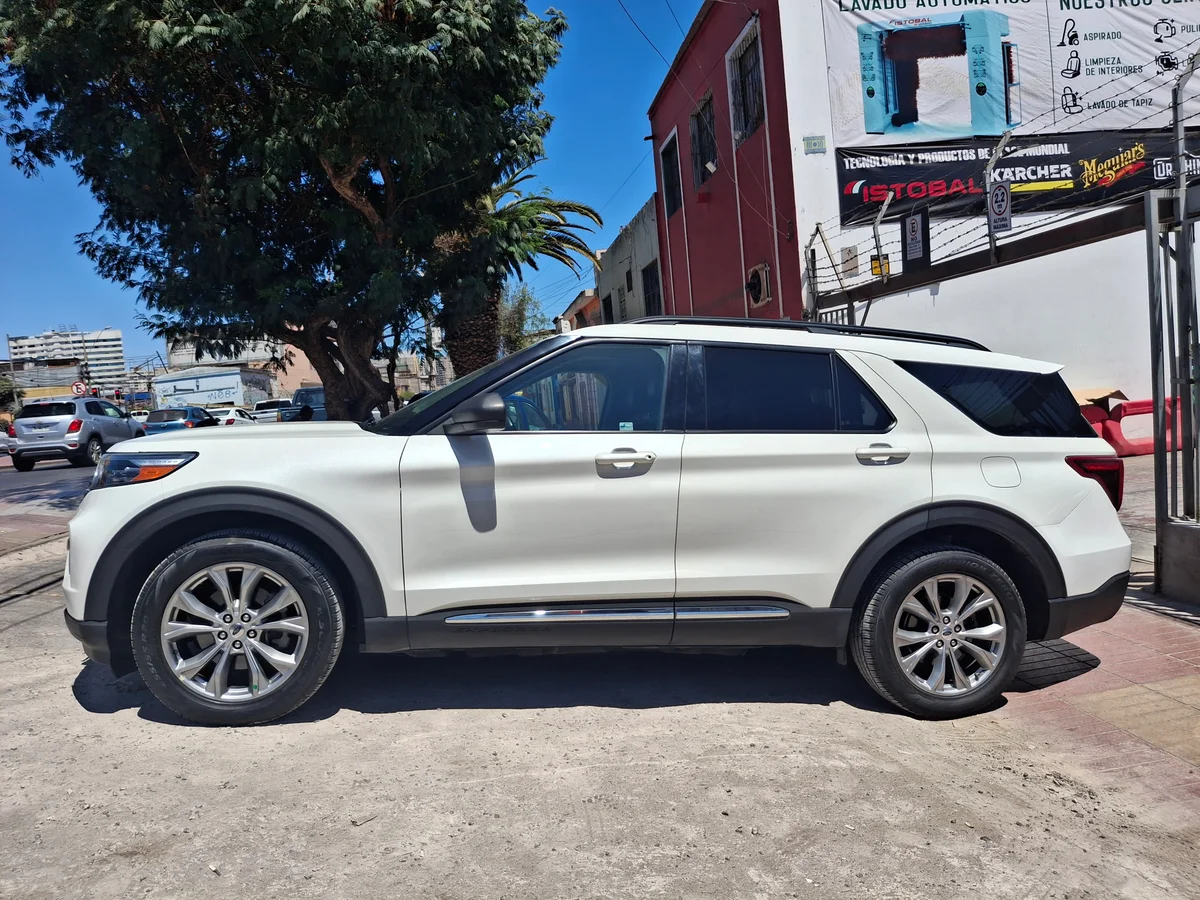 2023 Ford Explorer XLT 4x2 2.3 ecoboost - Miniatura 4