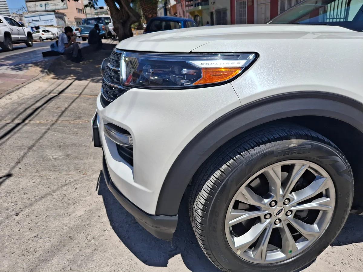 2023 Ford Explorer XLT 4x2 2.3 ecoboost - Miniatura 8