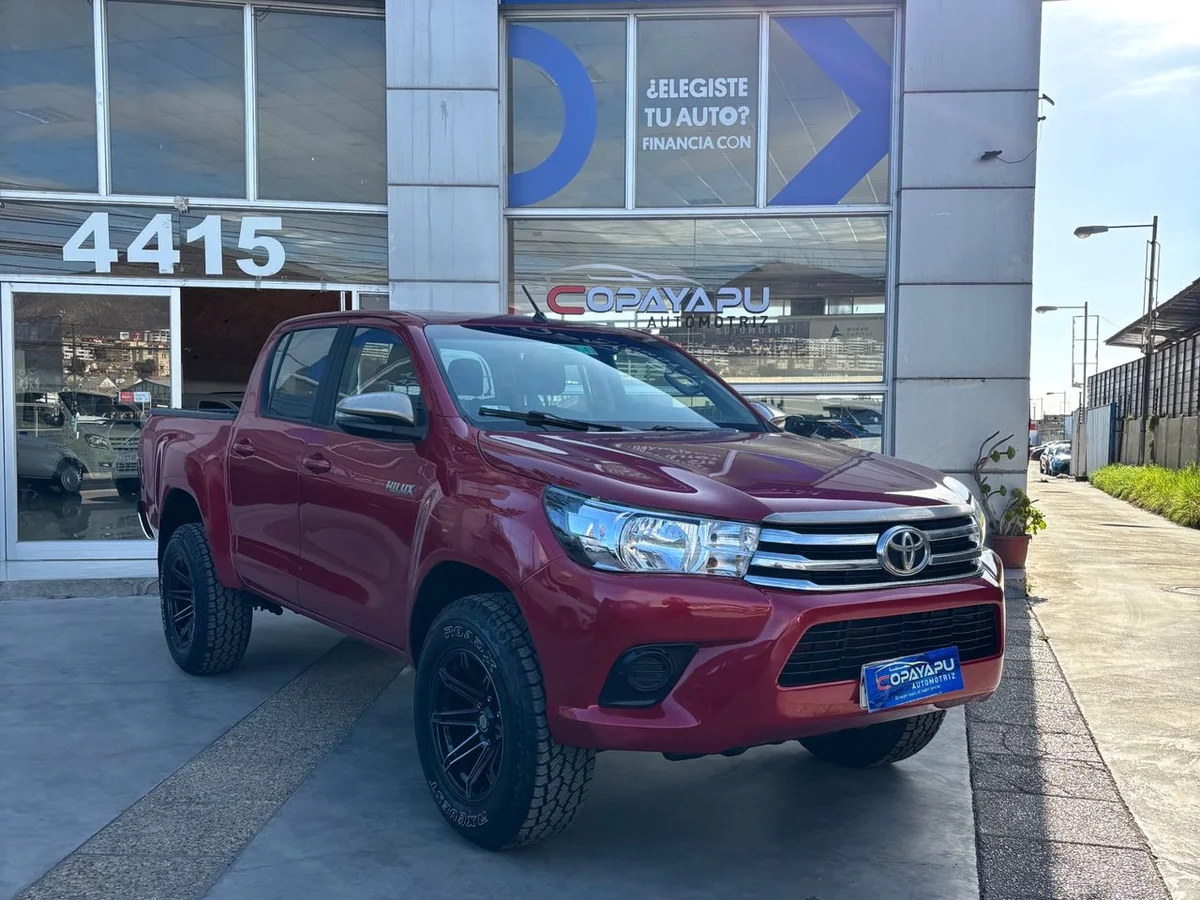TOYOTA HILUX SR 4X4 2.4 - Miniatura 3