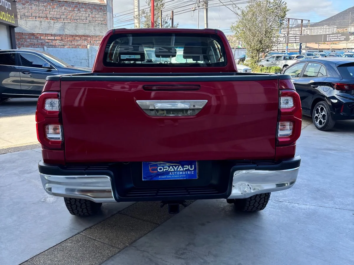 TOYOTA HILUX SR 4X4 2.4 - Miniatura 5