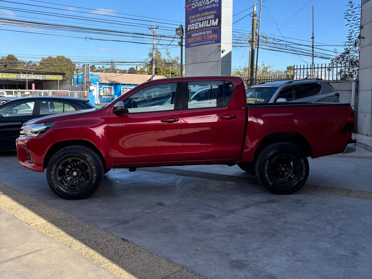 TOYOTA HILUX SR 4X4 2.4 - Miniatura 6