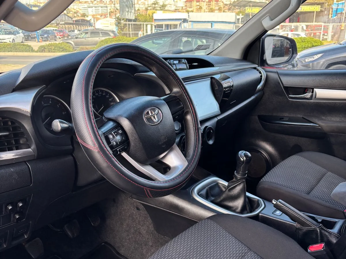 TOYOTA HILUX SR 4X4 2.4 - Miniatura 7