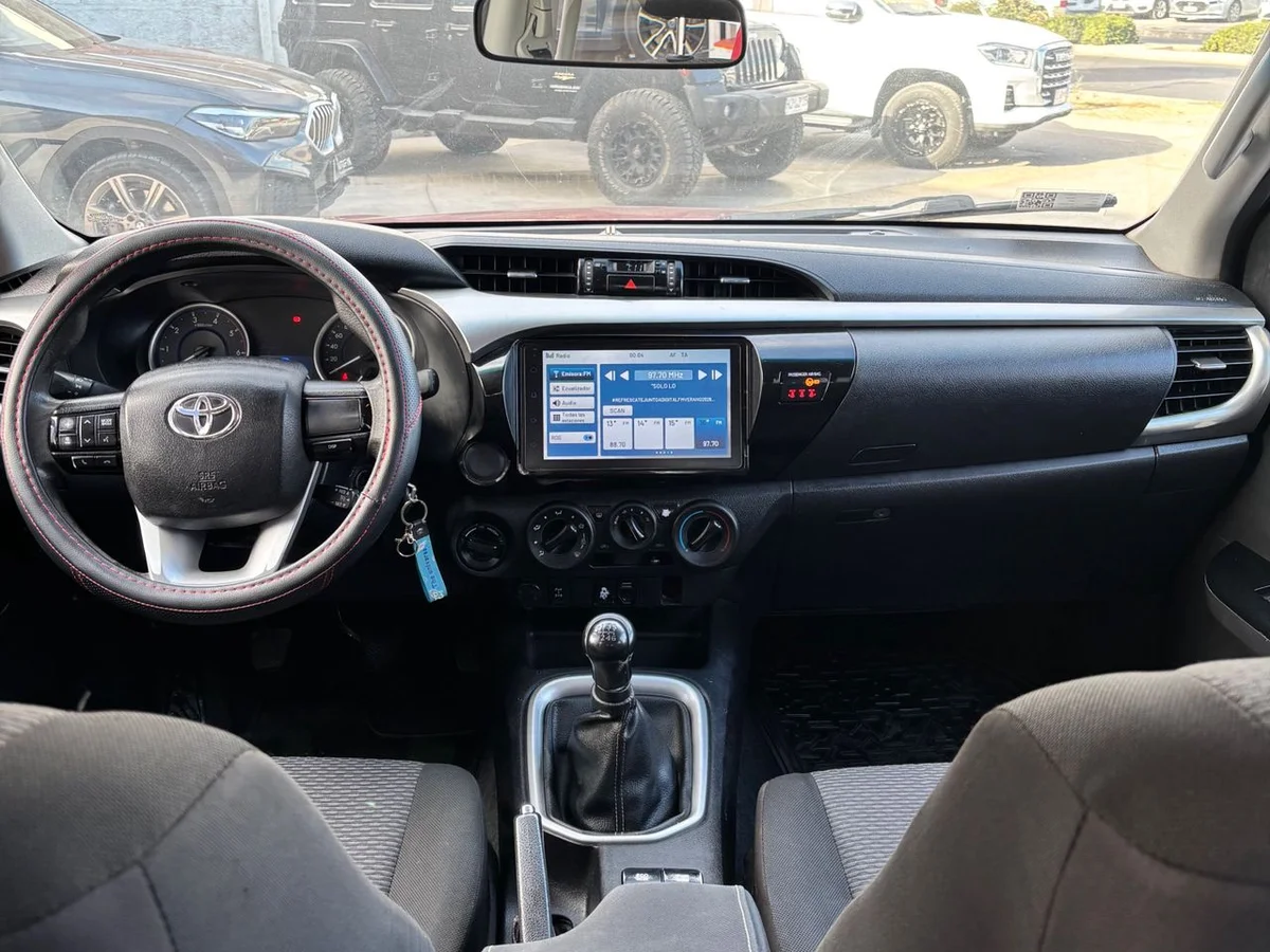 TOYOTA HILUX SR 4X4 2.4 - Miniatura 8