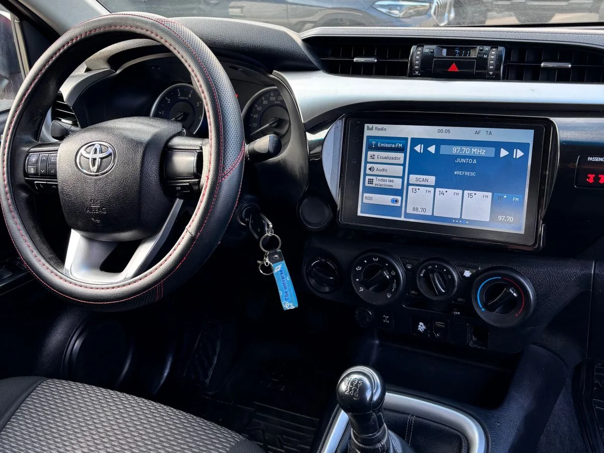 TOYOTA HILUX SR 4X4 2.4 - Miniatura 9