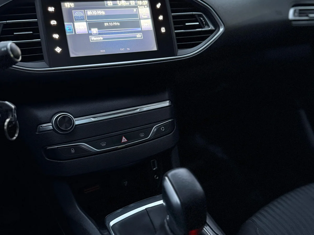 PEUGEOT 308 1.2 2016 - Imagen 17