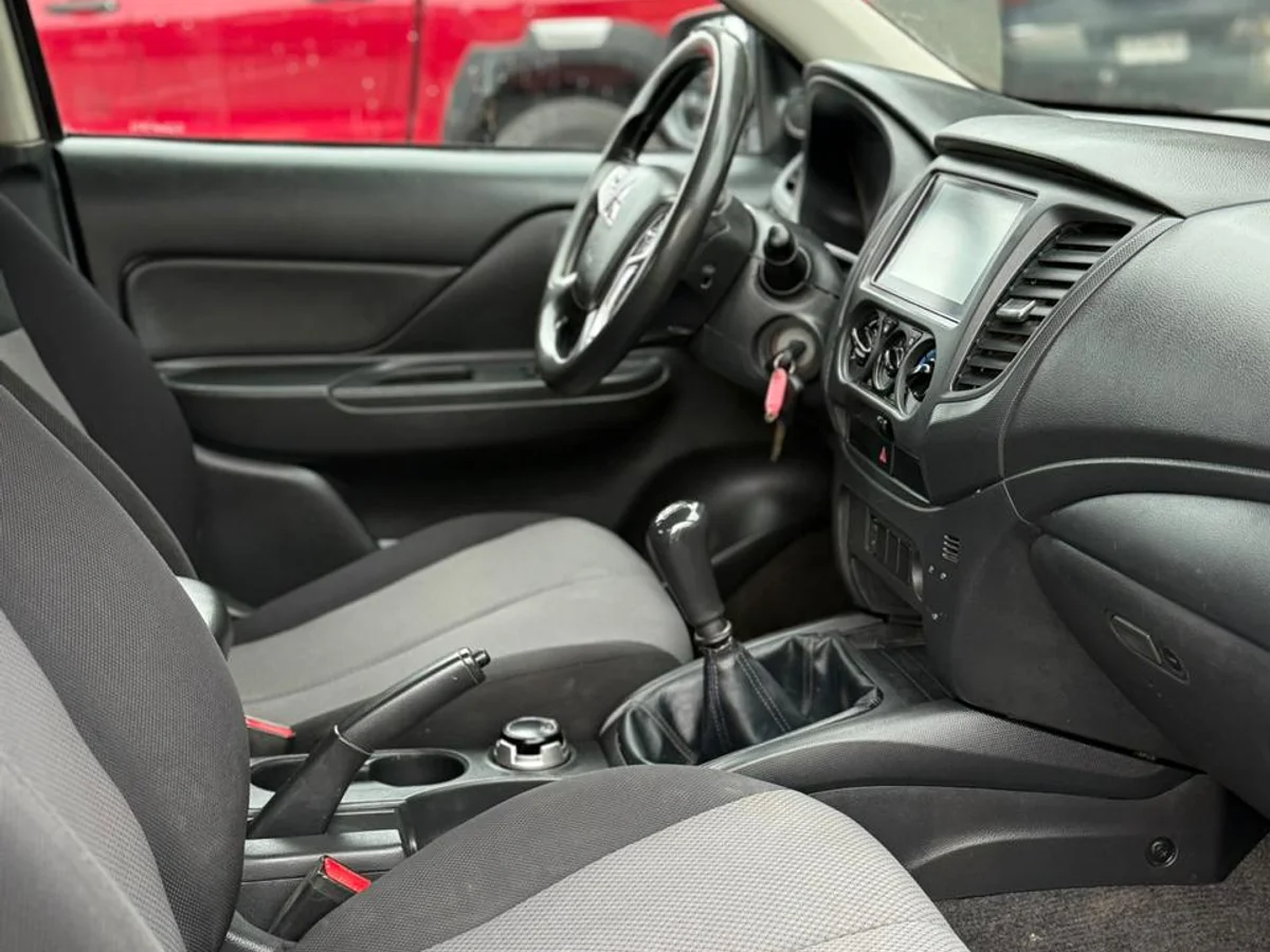 Mitsubishi L200 Katana CRT 4x4 2022 - Miniatura 7