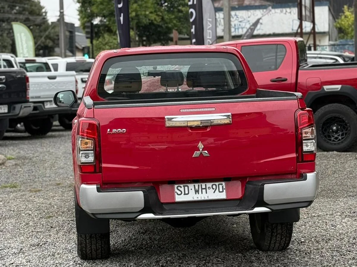 Mitsubishi L200 Katana CRT 4x4 2022 - Miniatura 10
