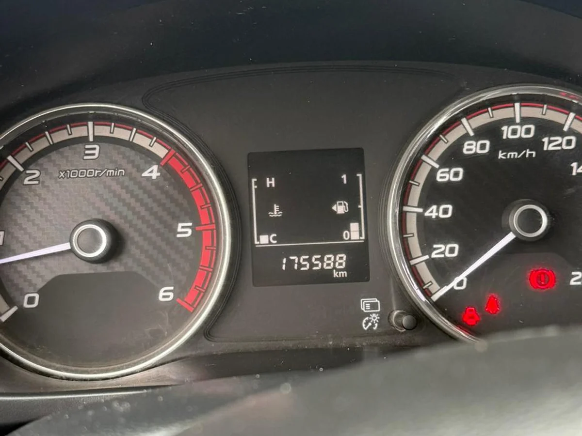 Mitsubishi L200 Katana CRT 4x4 2022 - Miniatura 12