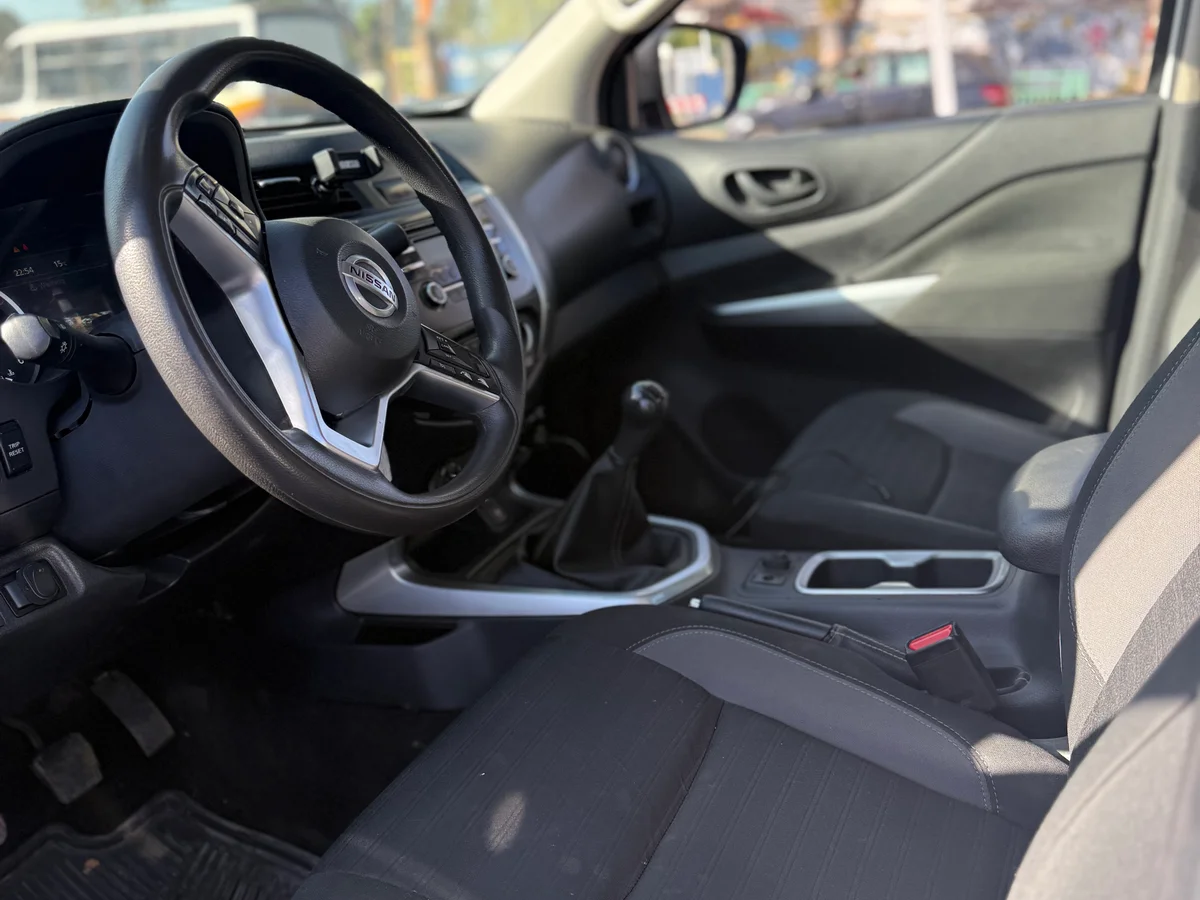Nissan Navara SE 4x4 2023 - Miniatura 9