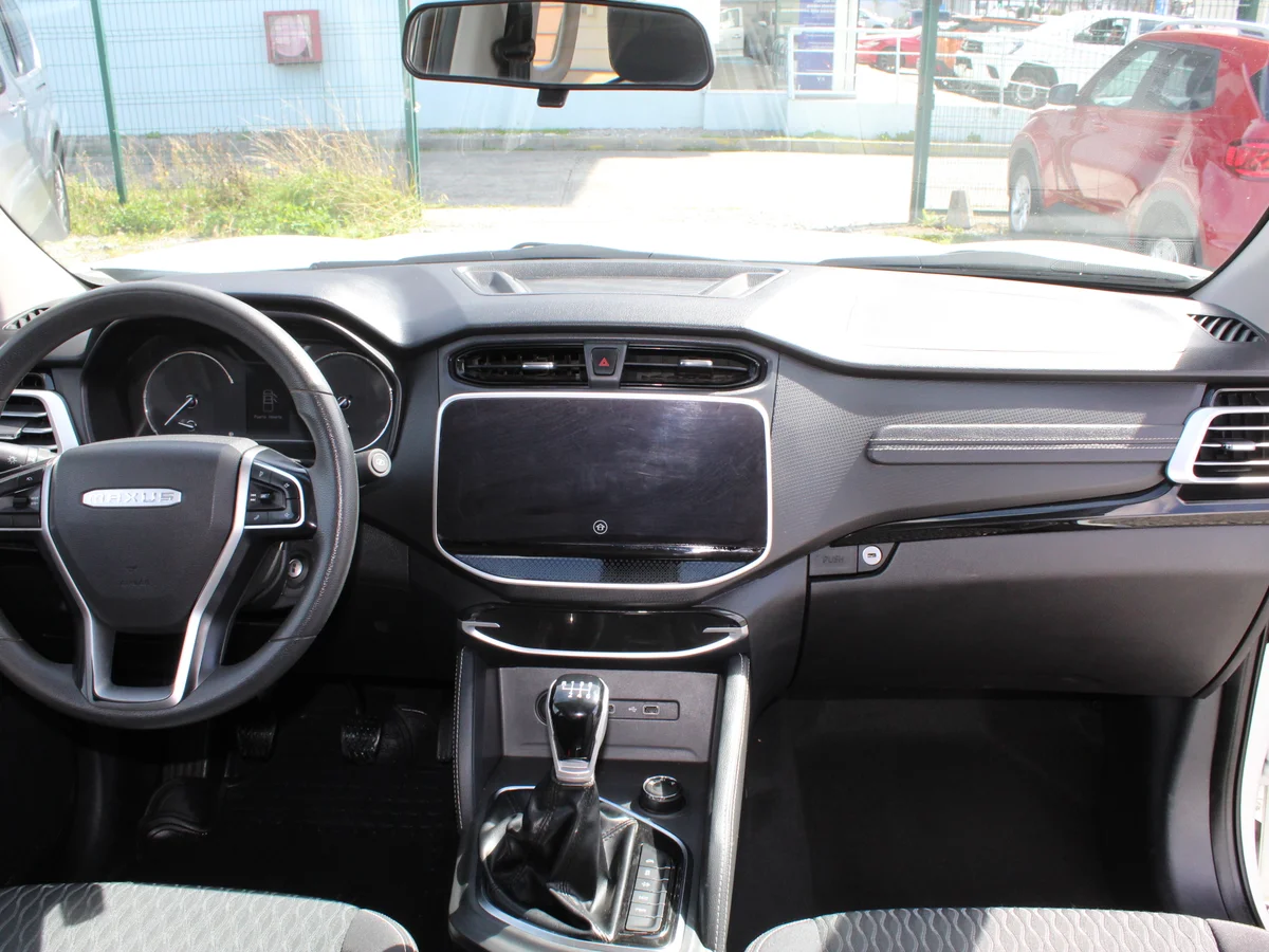 Maxus T60 — foto 7 de 11