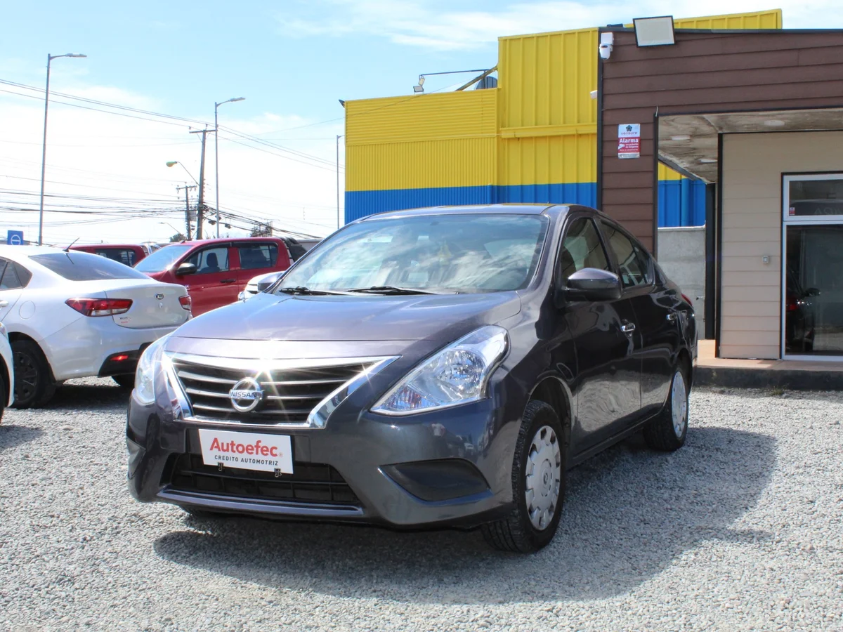 Nissan Versa Sense — foto 2 de 10