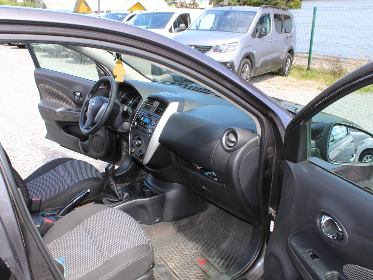 Nissan Versa Sense — foto 5 de 10