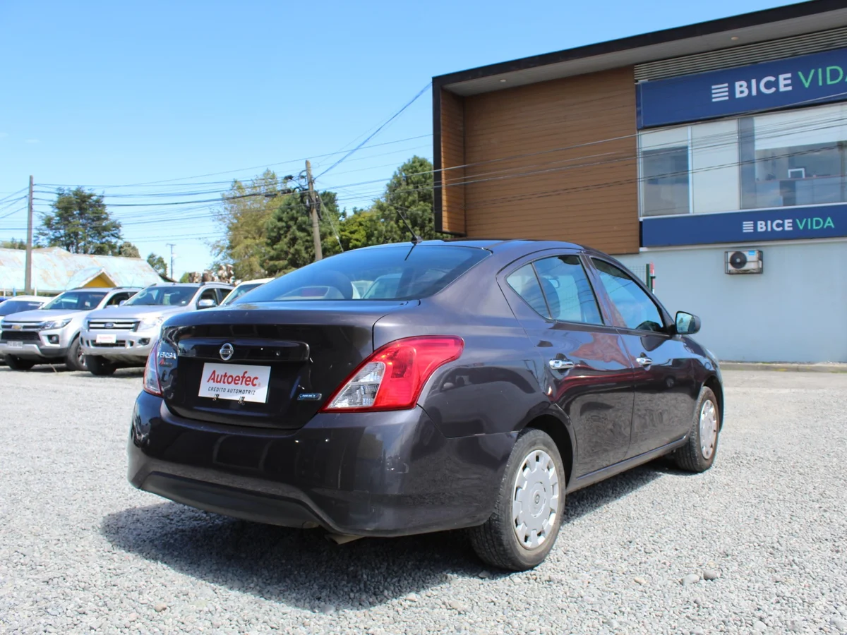 Nissan Versa Sense — foto 7 de 10