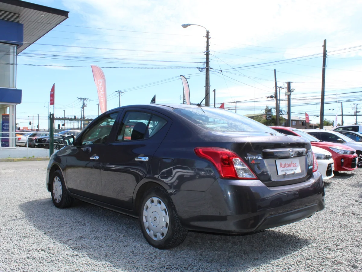 Nissan Versa Sense — foto 8 de 10