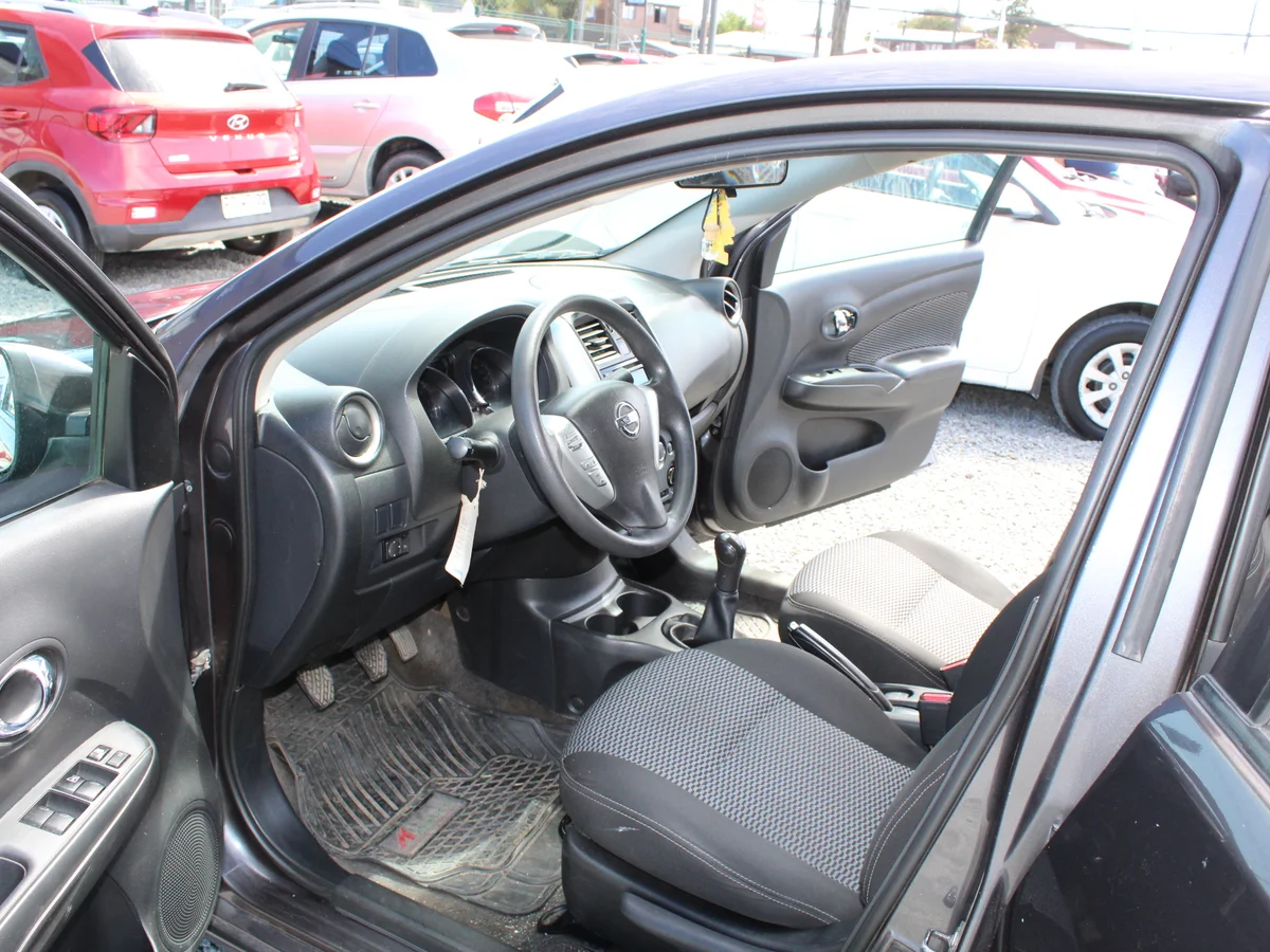 Nissan Versa Sense — foto 9 de 10