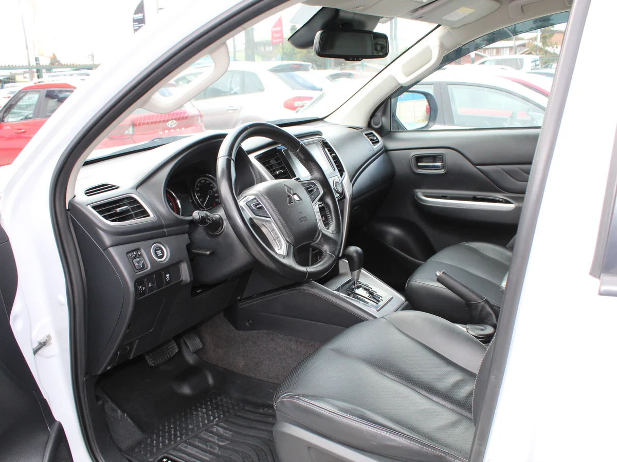 Mitsubishi L200 Dakar Hp Aut. — foto 9 de 10