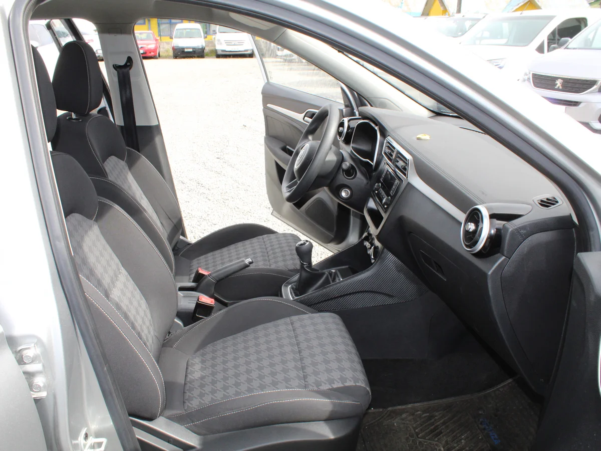 MG Zs — foto 6 de 11
