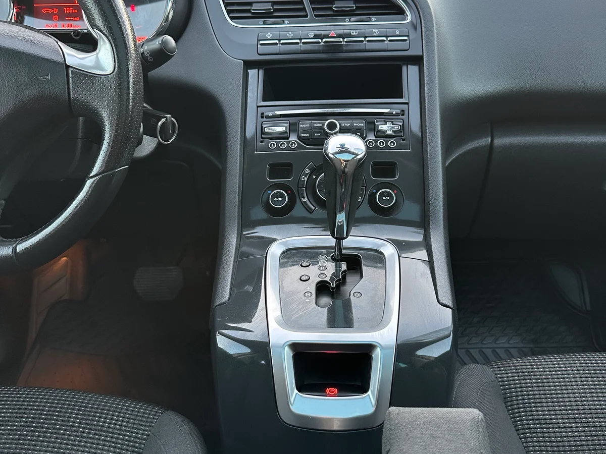 PEUGEOT 5008 ALLURE BLUE HDI 1.6 AUT DIESEL 2017 - Miniatura 16