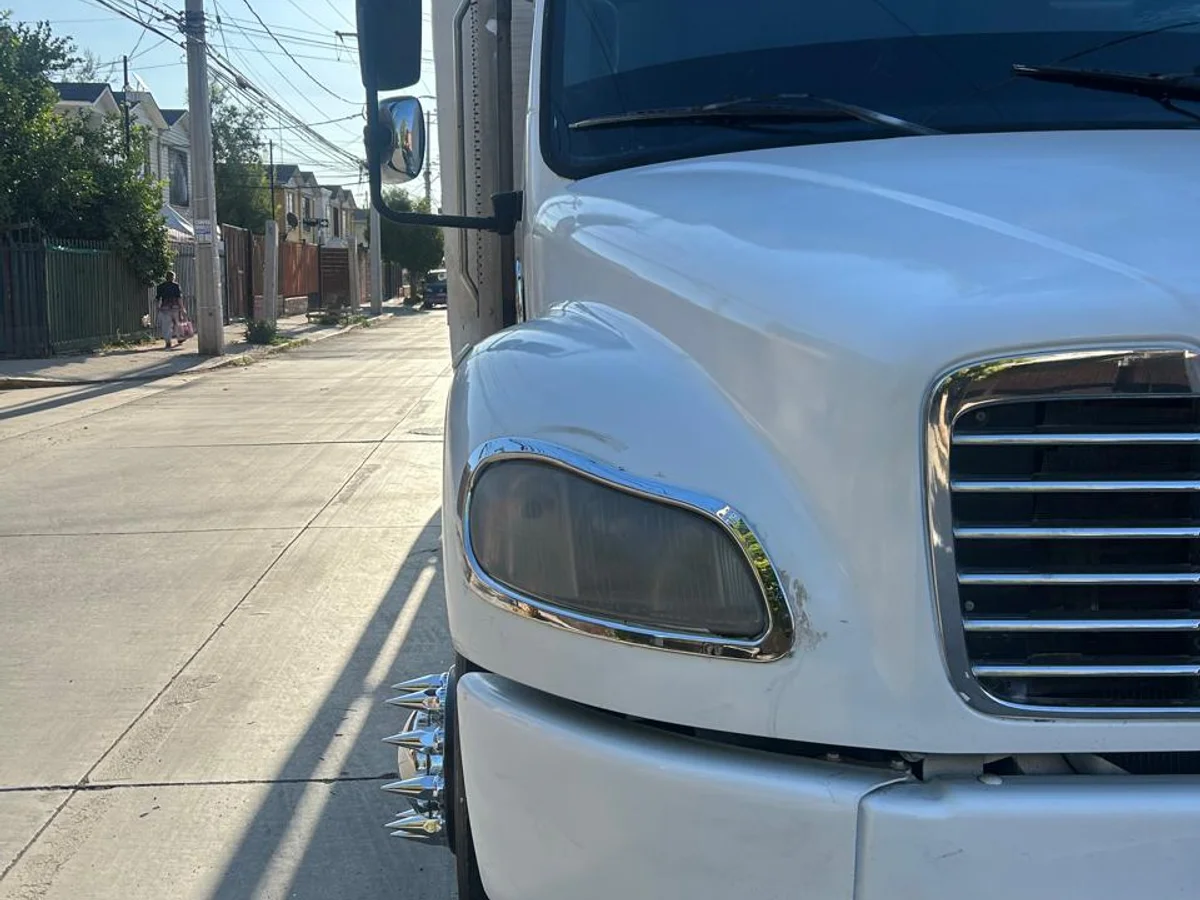 CAMION FREIGTHLINER M2 106 - Miniatura 2