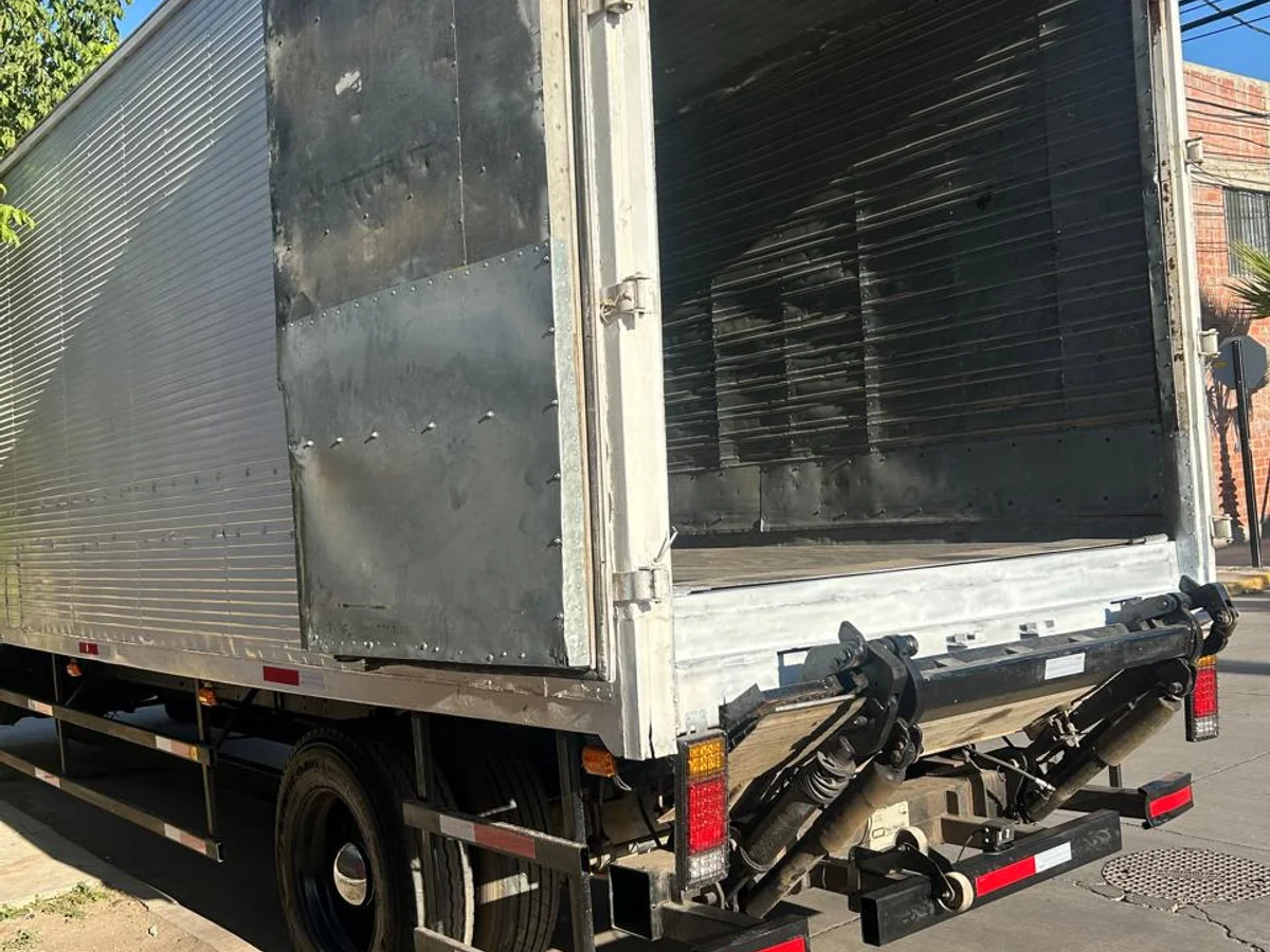 CAMION FREIGTHLINER M2 106 - Miniatura 5