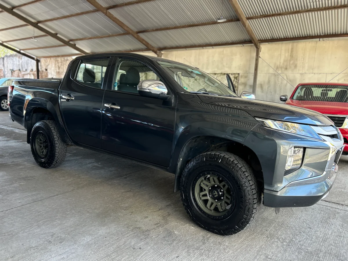 VENDIDA / KATANA 4X4 CON 86.000KM - Miniatura 14