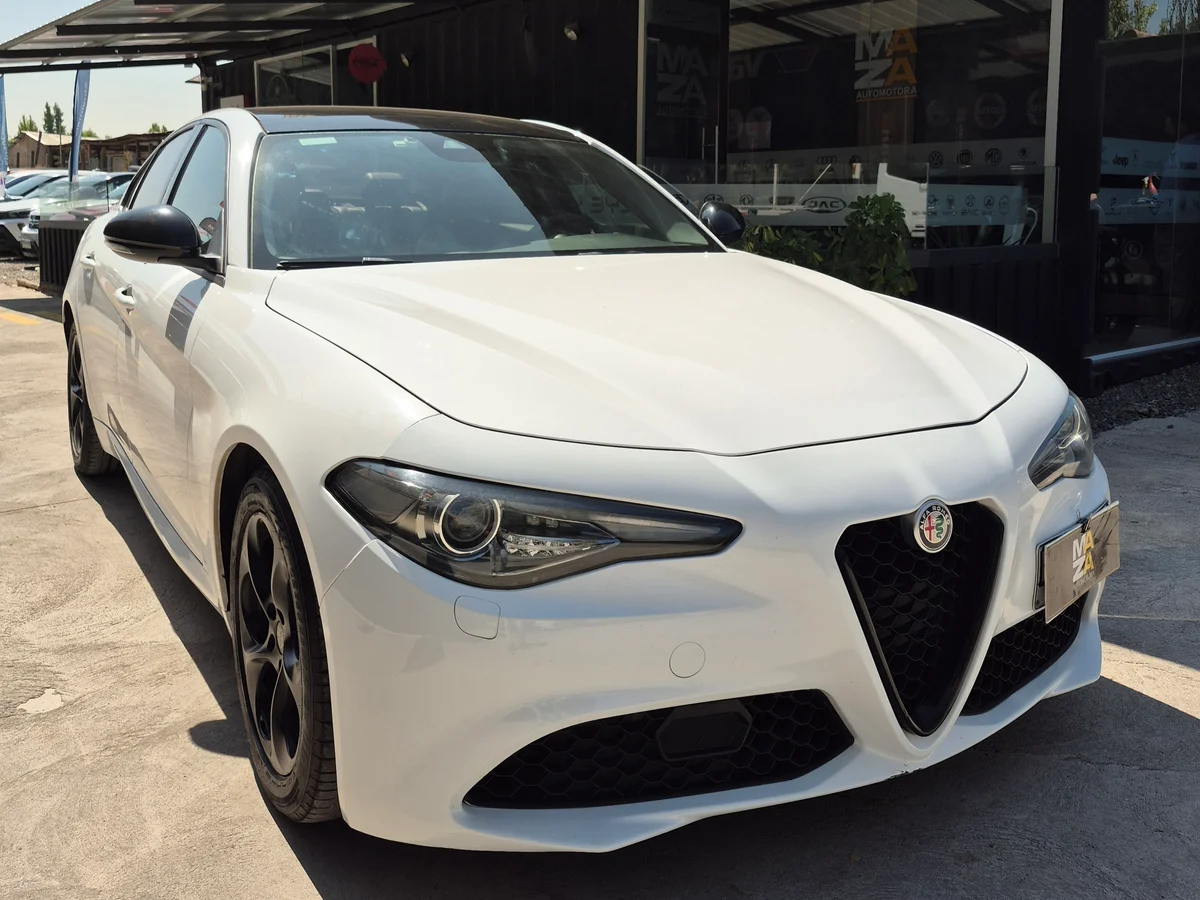 Alfa Romeo Giulia - Miniatura 2
