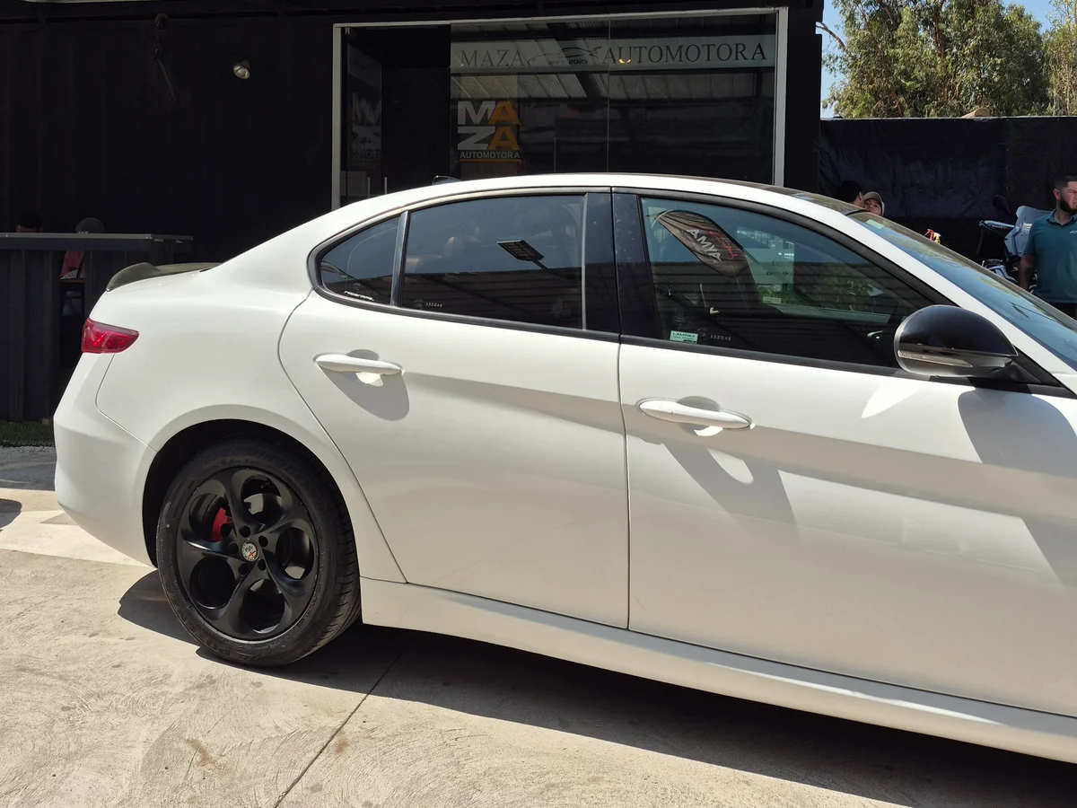 Alfa Romeo Giulia - Miniatura 3