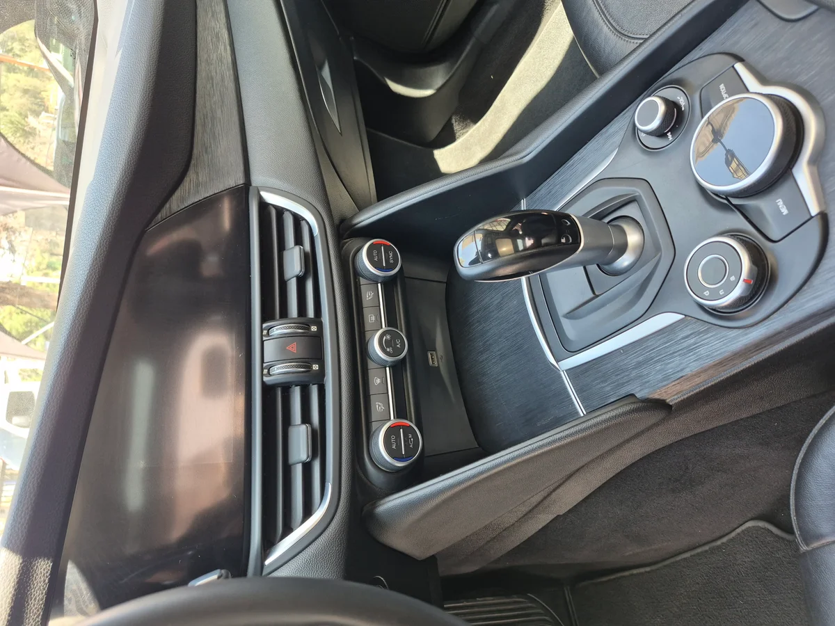 Alfa Romeo Giulia - Miniatura 11