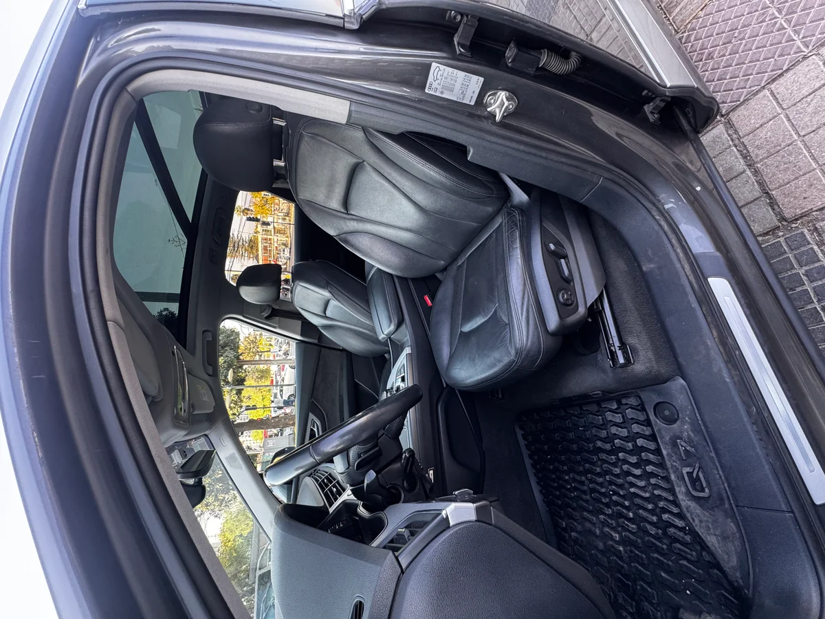 AUDI Q7 - Miniatura 12