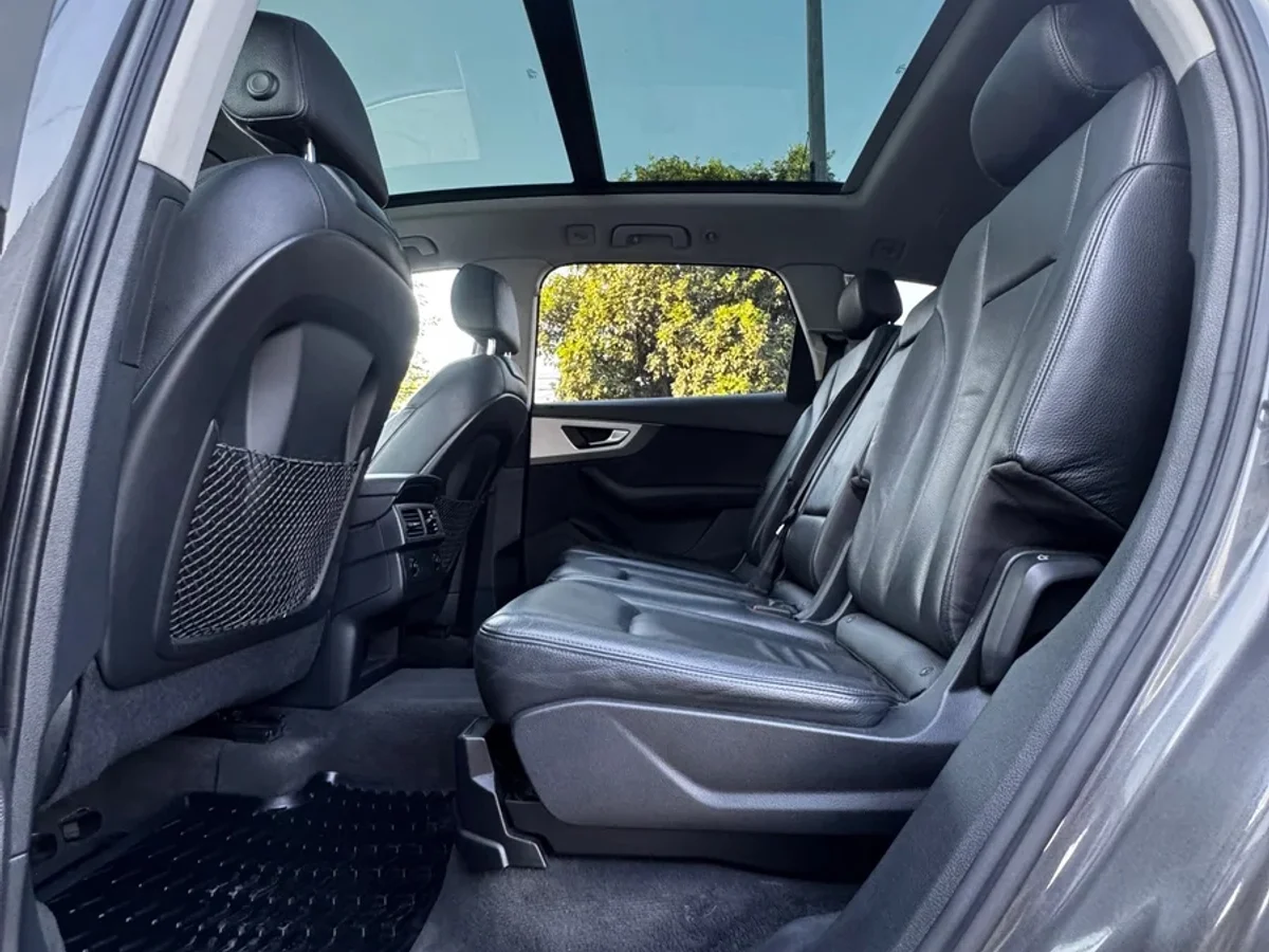 AUDI Q7 - Miniatura 10