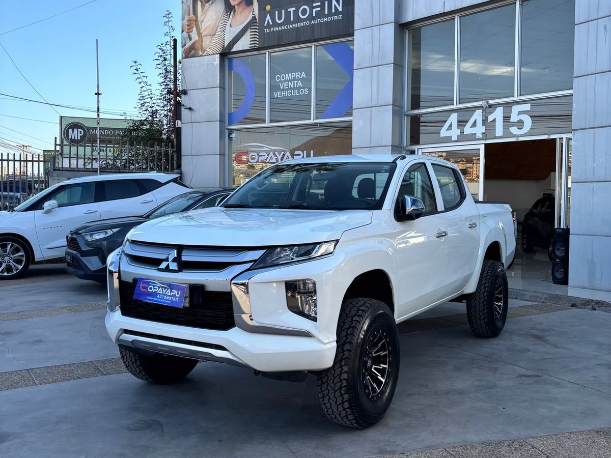 MITSUBISH L200 KATANA 4X4 - Miniatura 2