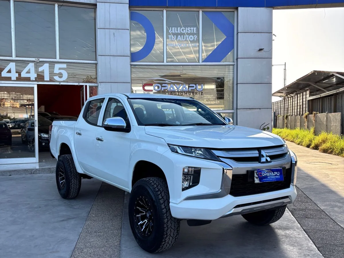 MITSUBISH L200 KATANA 4X4 - Miniatura 3