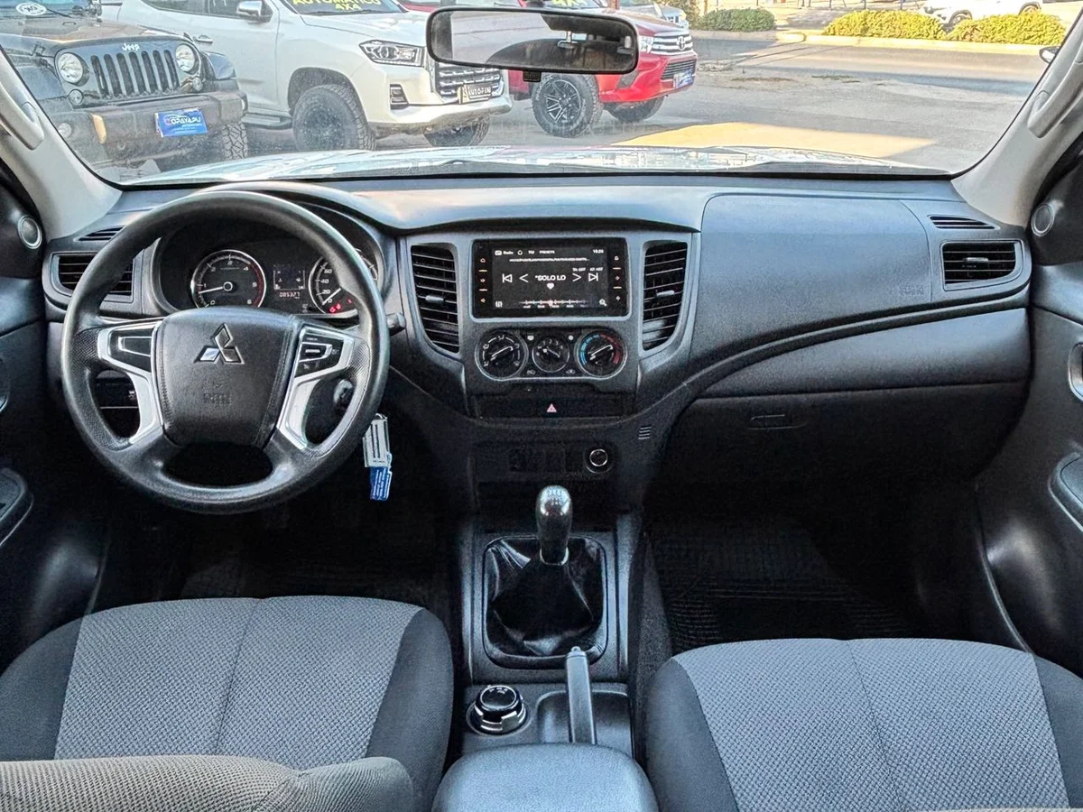 MITSUBISH L200 KATANA 4X4 - Miniatura 5