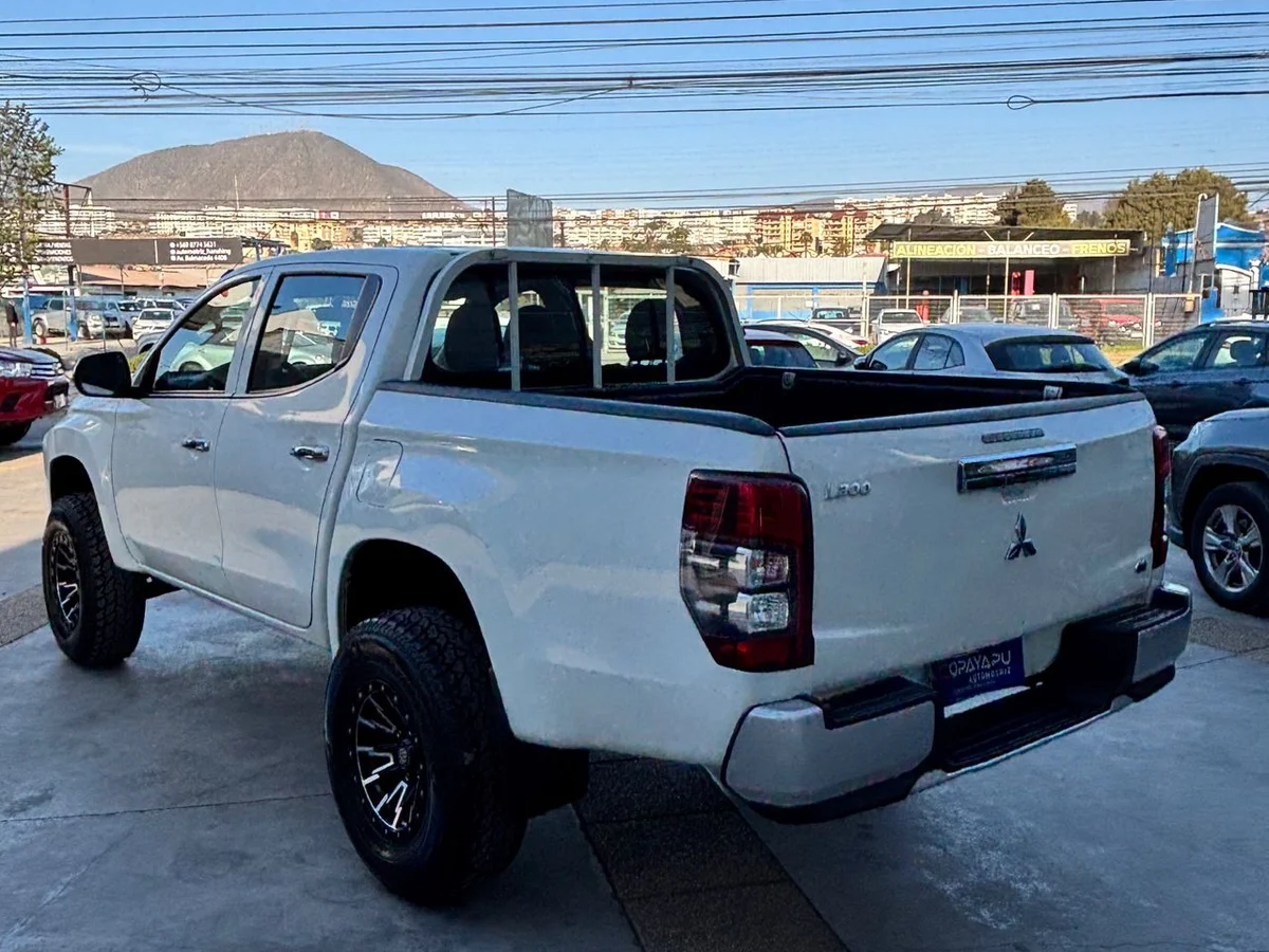 MITSUBISH L200 KATANA 4X4 - Miniatura 6