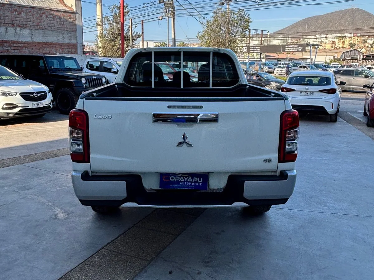 MITSUBISH L200 KATANA 4X4 - Miniatura 9