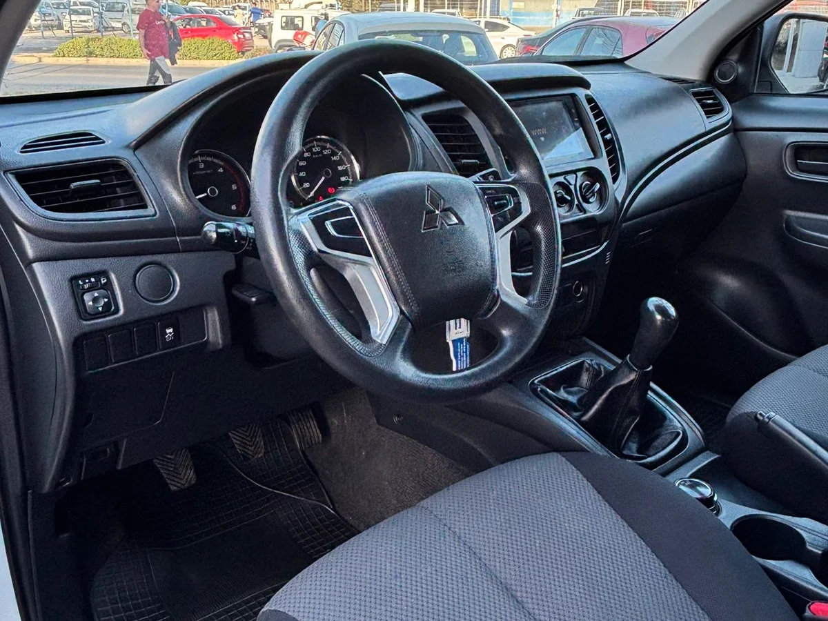 MITSUBISH L200 KATANA 4X4 - Miniatura 8