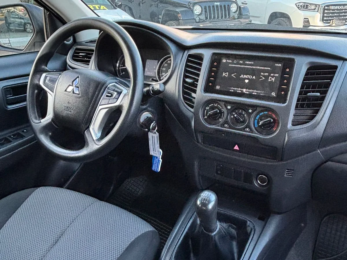 MITSUBISH L200 KATANA 4X4 - Miniatura 10