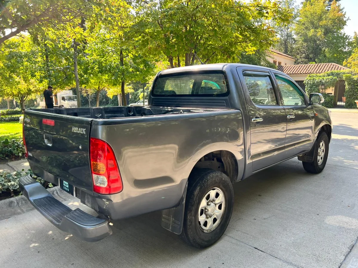 TOYOTA HILUX 2.5 D SR DC 4X2 - Miniatura 4