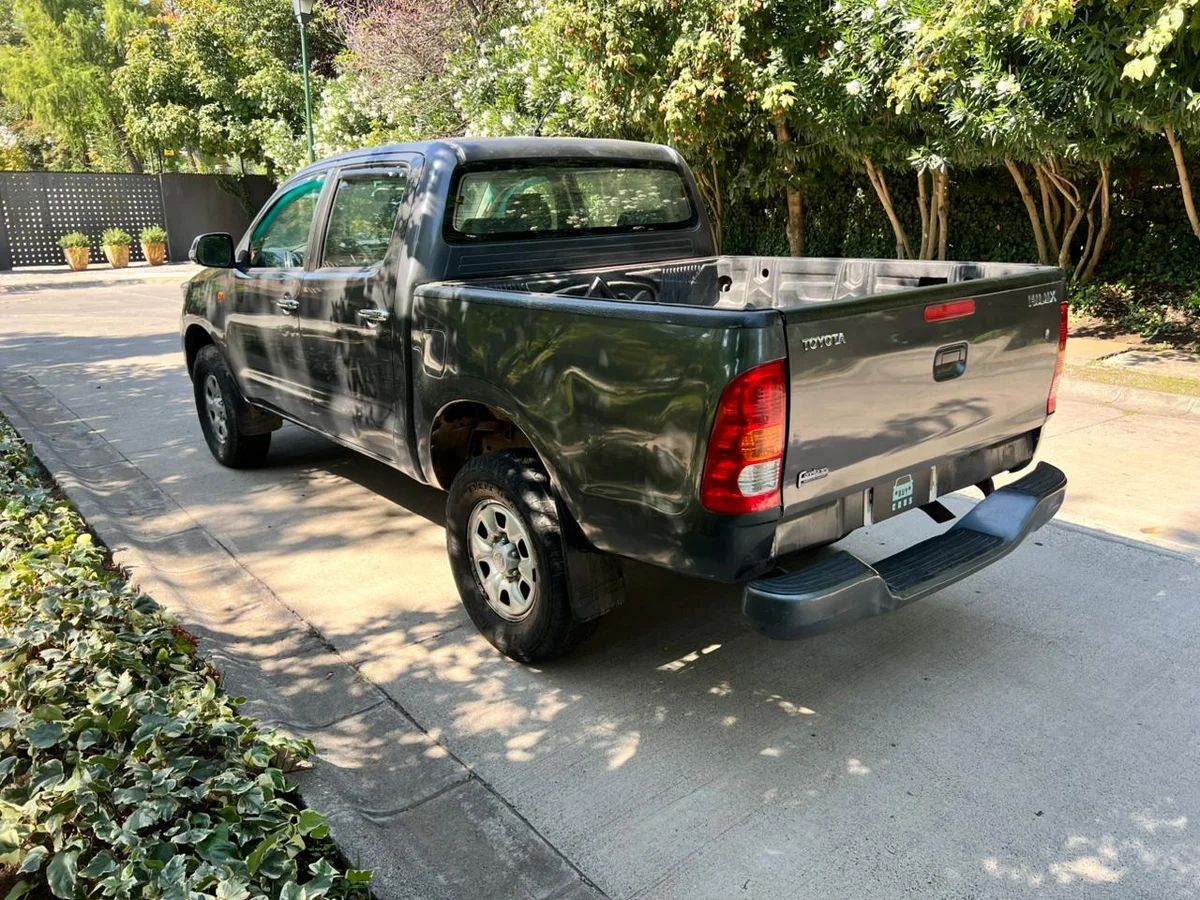 TOYOTA HILUX 2.5 D SR DC 4X2 - Miniatura 6
