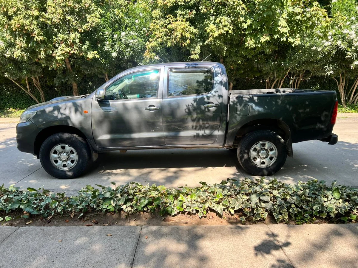 TOYOTA HILUX 2.5 D SR DC 4X2 - Miniatura 9