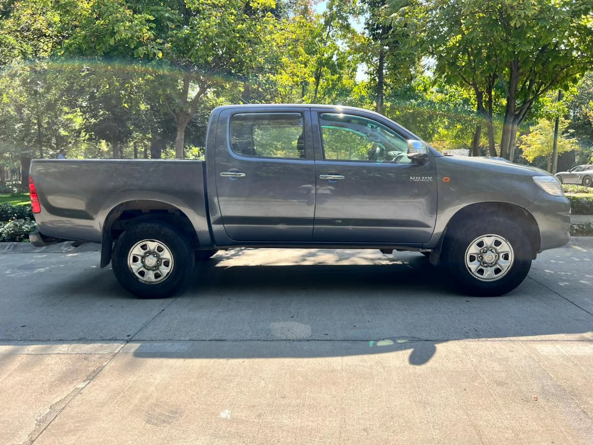 TOYOTA HILUX 2.5 D SR DC 4X2 - Miniatura 11