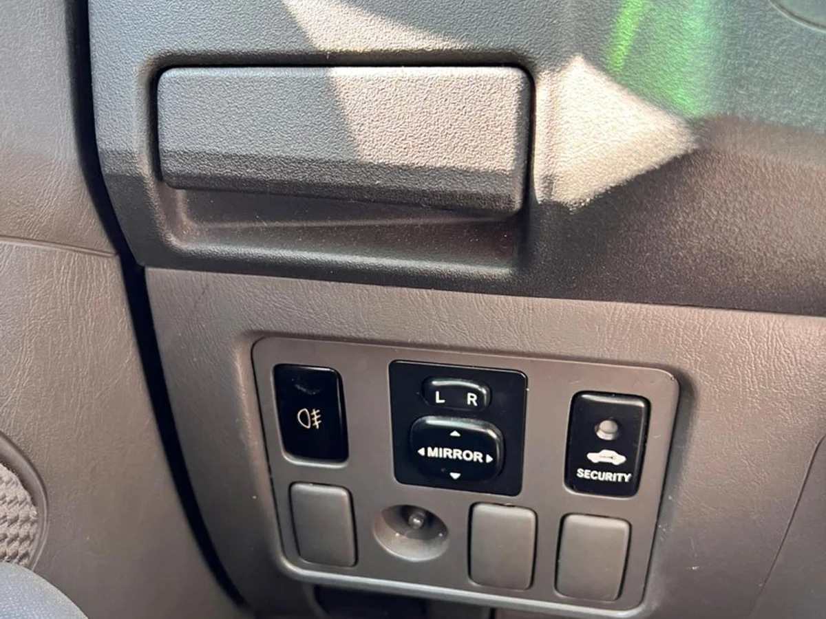 TOYOTA HILUX 2.5 D SR DC 4X2 - Miniatura 17